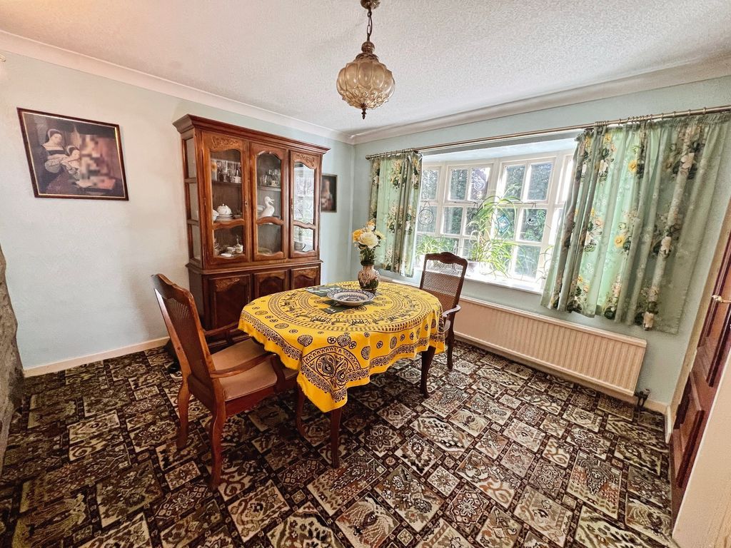 Property photo 3 of 18 Dining Room