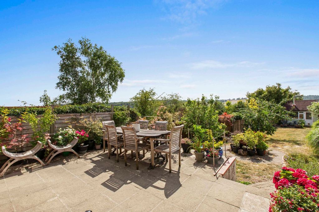 Property photo 3 of 11
