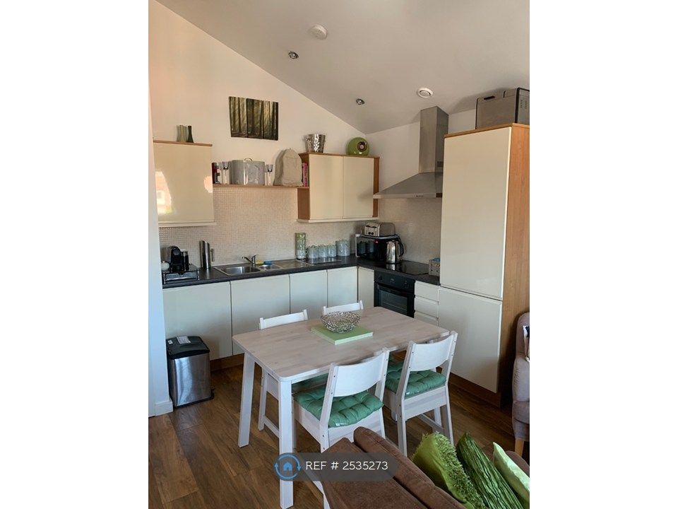 Property photo 3 of 17 Kitchen / Dining Area
