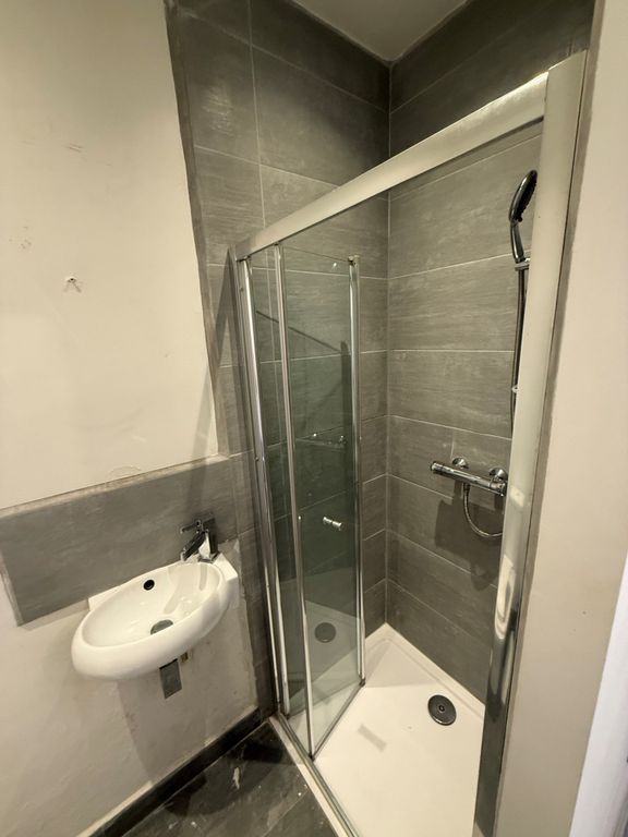 Property photo 3 of 4 Room 2 Toilet