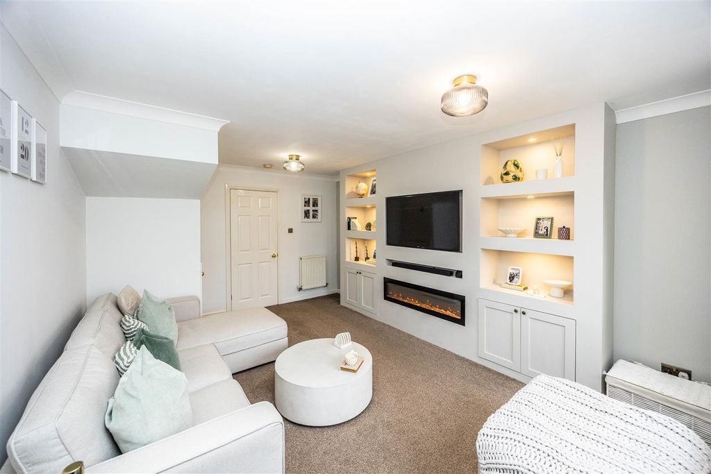 Property photo 2 of 19 91Bvqueens-180226-12.Jpeg