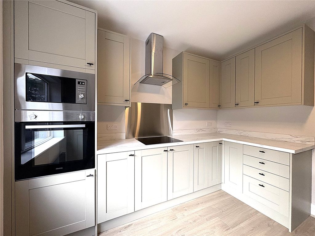 Property photo 2 of 11 Picture No. 14