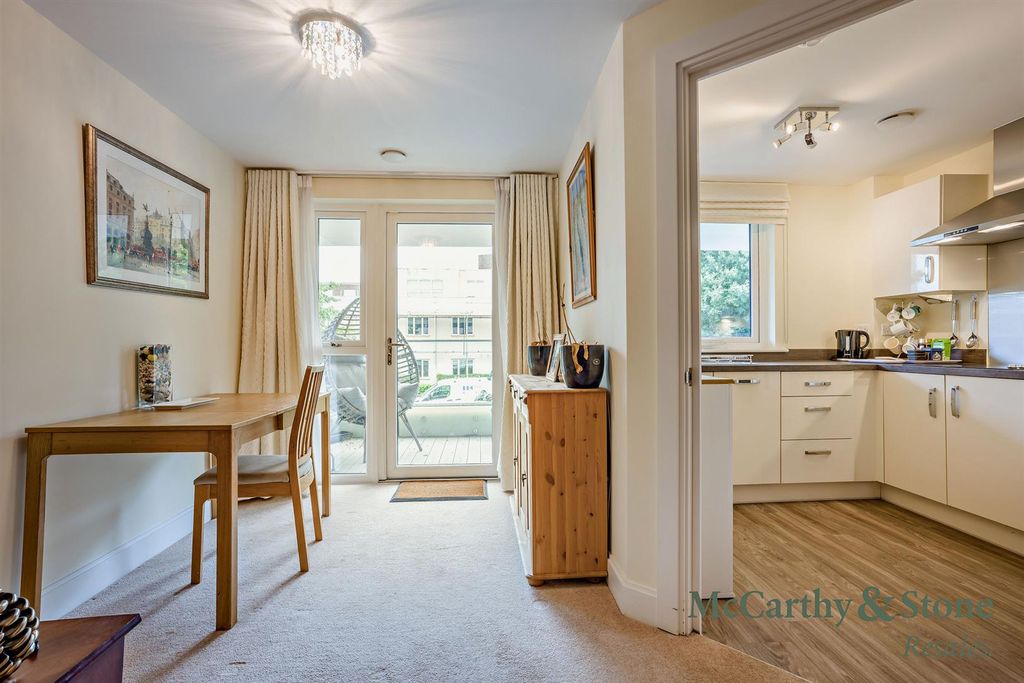 Property photo 3 of 23 8703696-Interior14-800.Jpg