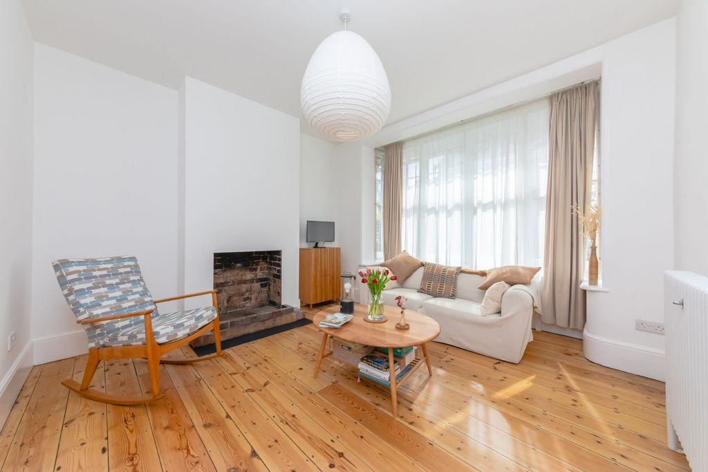 Property photo 2 of 26