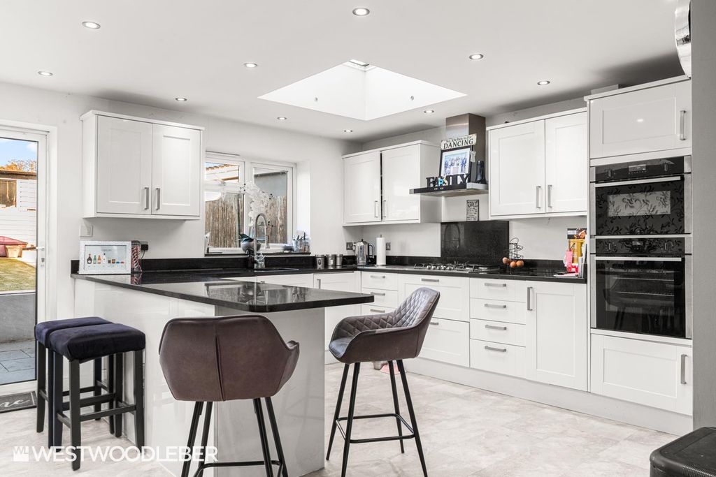 Property photo 2 of 27 Homeclose_20.Jpg