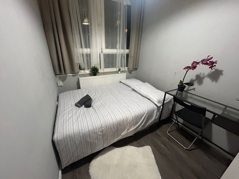 Property photo 1 of 12 Room 2- £750 Available 17/07/2026
