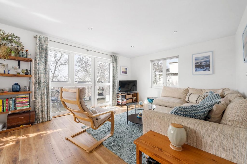 Property photo 1 of 15 Reception - Dining (1).Jpg