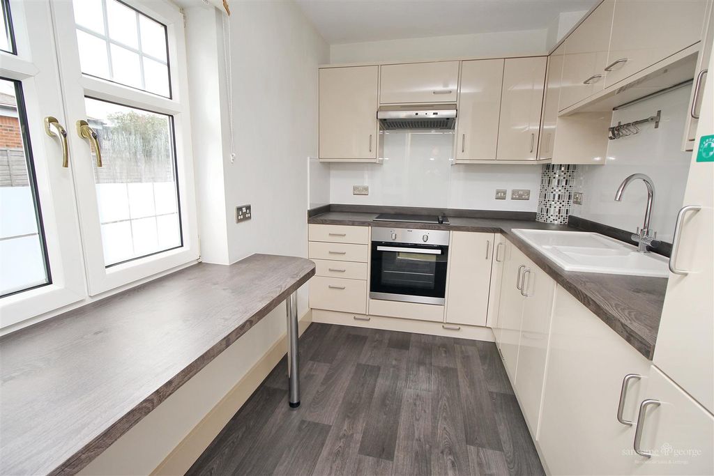 Property photo 3 of 15 Kitchen