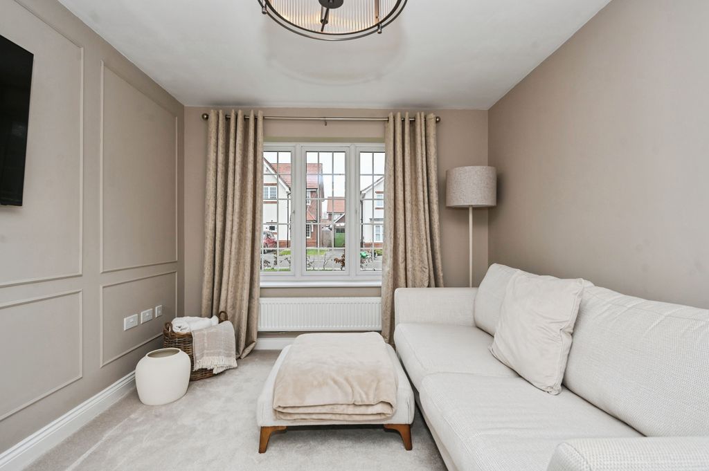 Property photo 3 of 15 Living Room