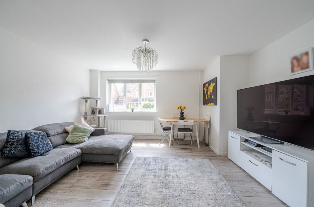 Property photo 3 of 16 1324996-14-68764d...