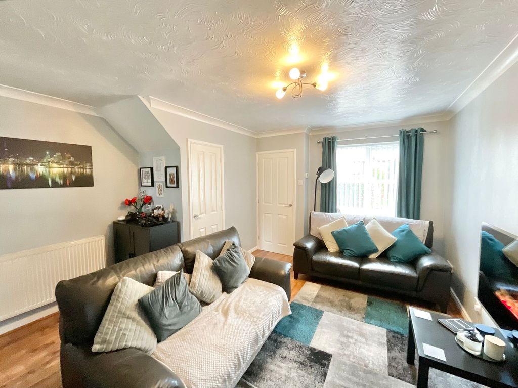 Property photo 2 of 11