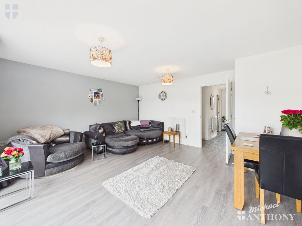 Property photo 3 of 16 Cam03852G0-Pr0684-Still013