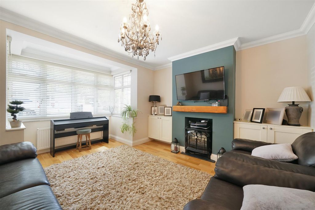 Property photo 3 of 14 8 Dean Court - Pxdyxcu3Letzczqqsrxr.Jpg
