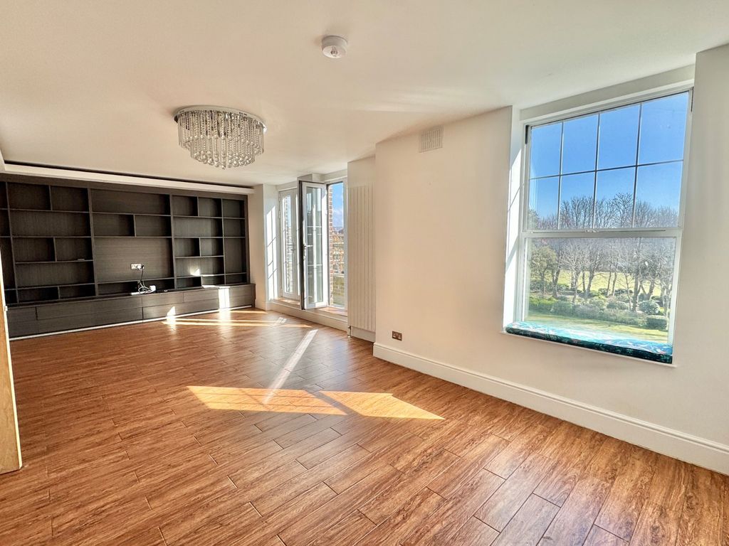 Property photo 3 of 17 Picture No. 33