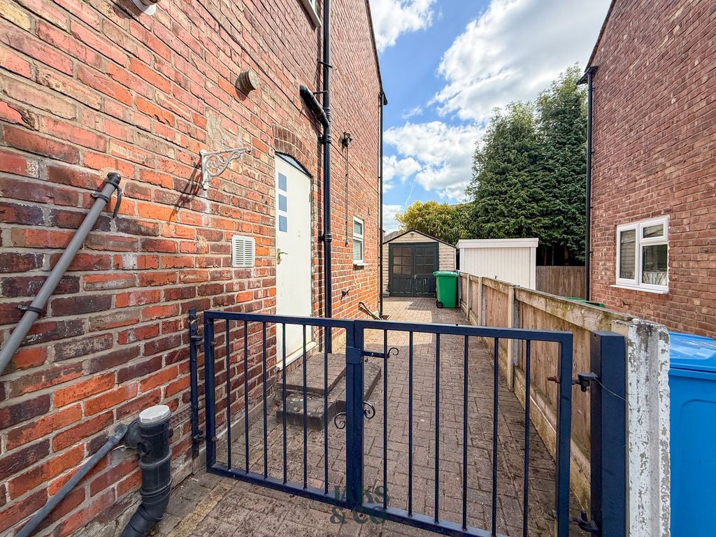 Property photo 3 of 33