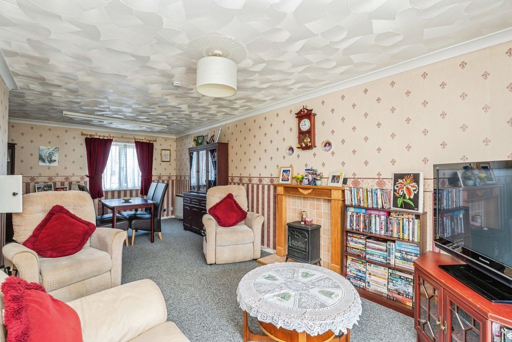 Property photo 3 of 17 Photo