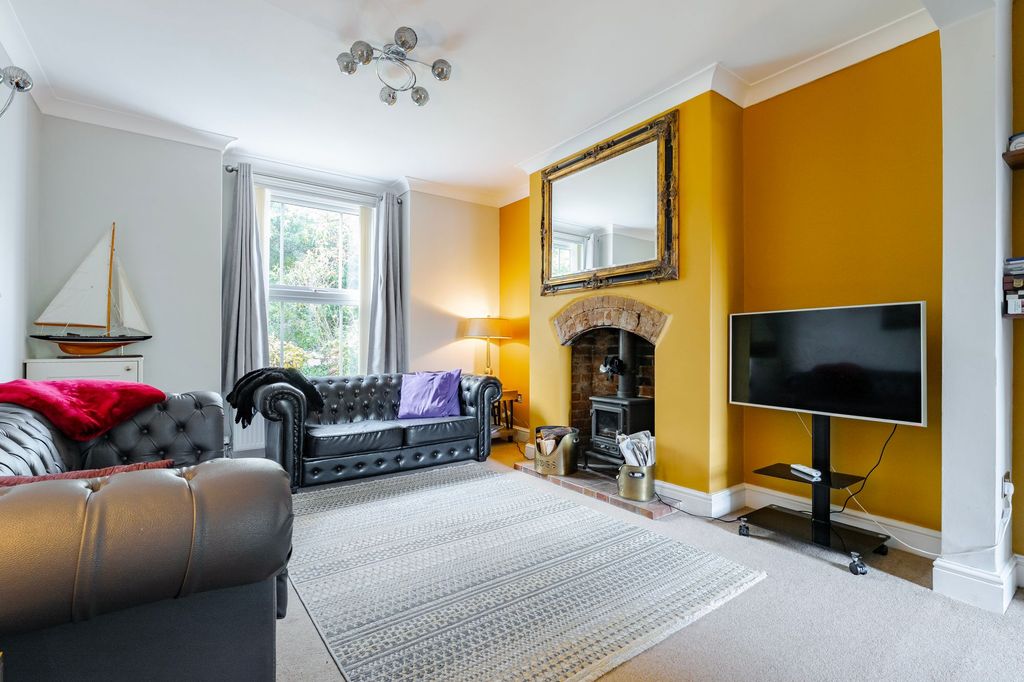 Property photo 2 of 20