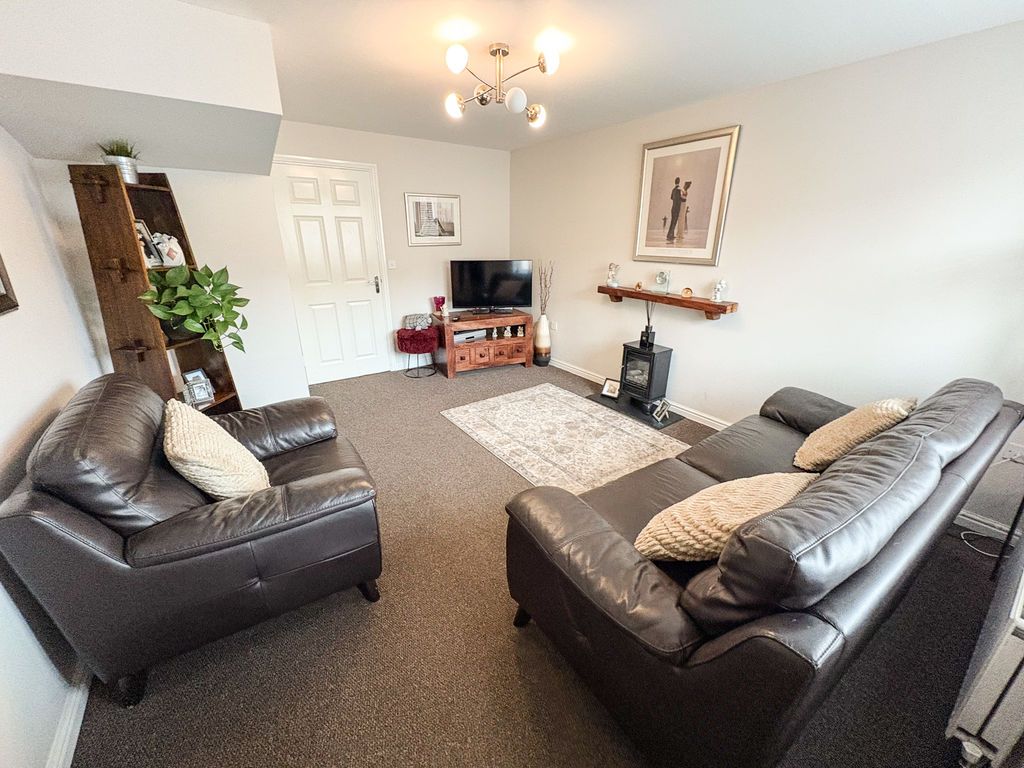 Property photo 2 of 11 Photo 4