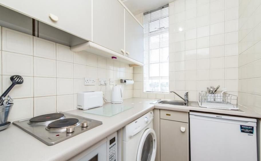 Property photo 3 of 6 293 Grove End Gardens 3 10.02 .Png