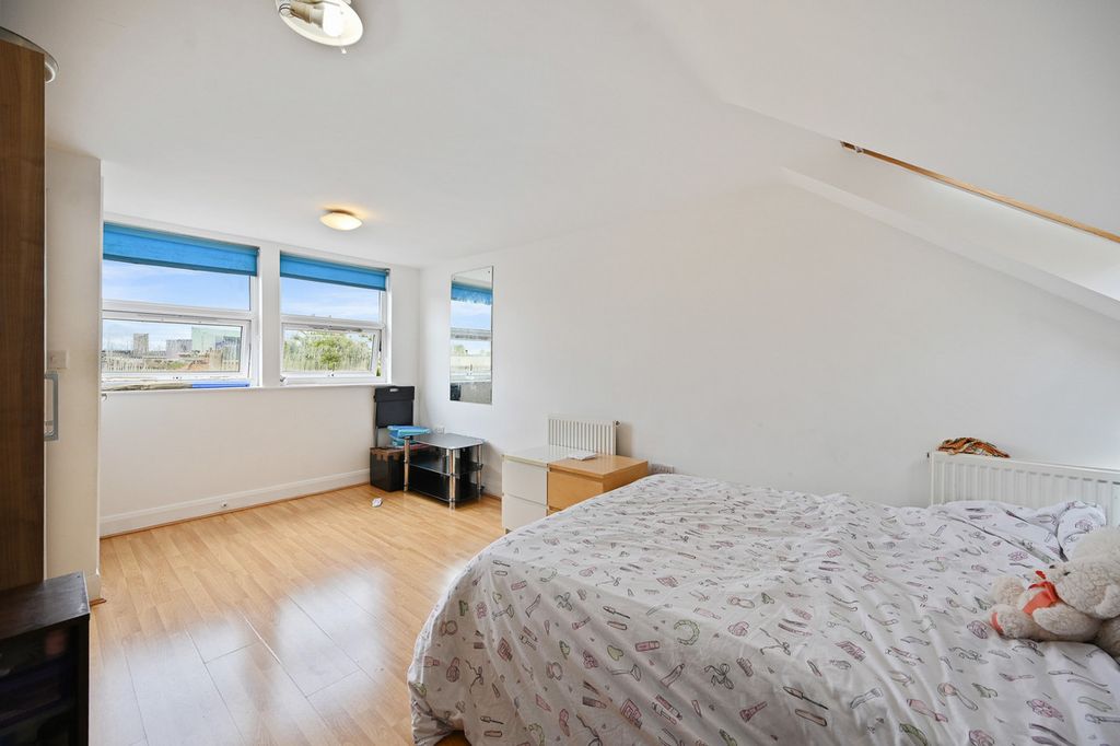Property photo 3 of 11