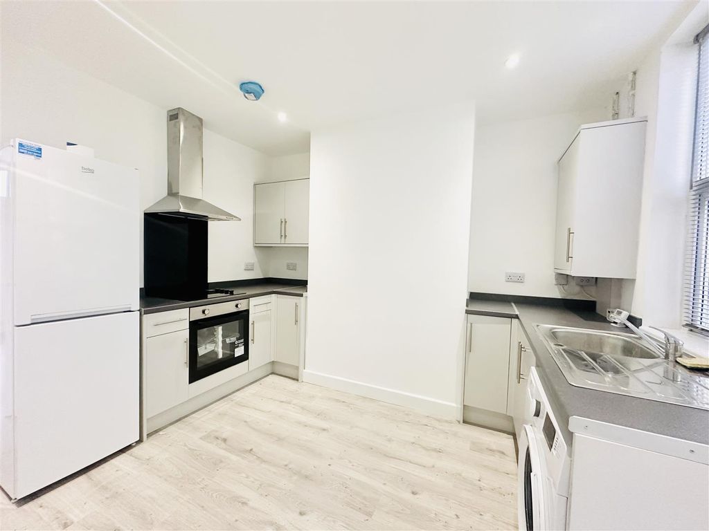 Property photo 1 of 8 Kitchen