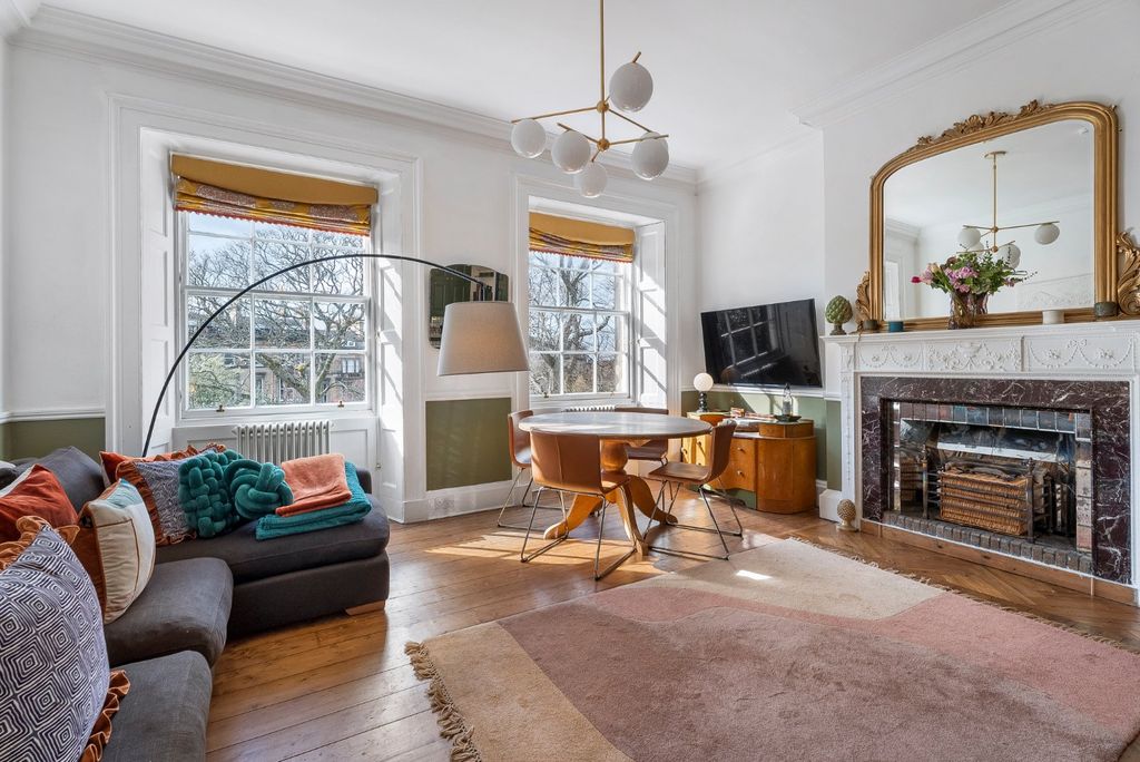 Property photo 3 of 25 Living/Dining Room