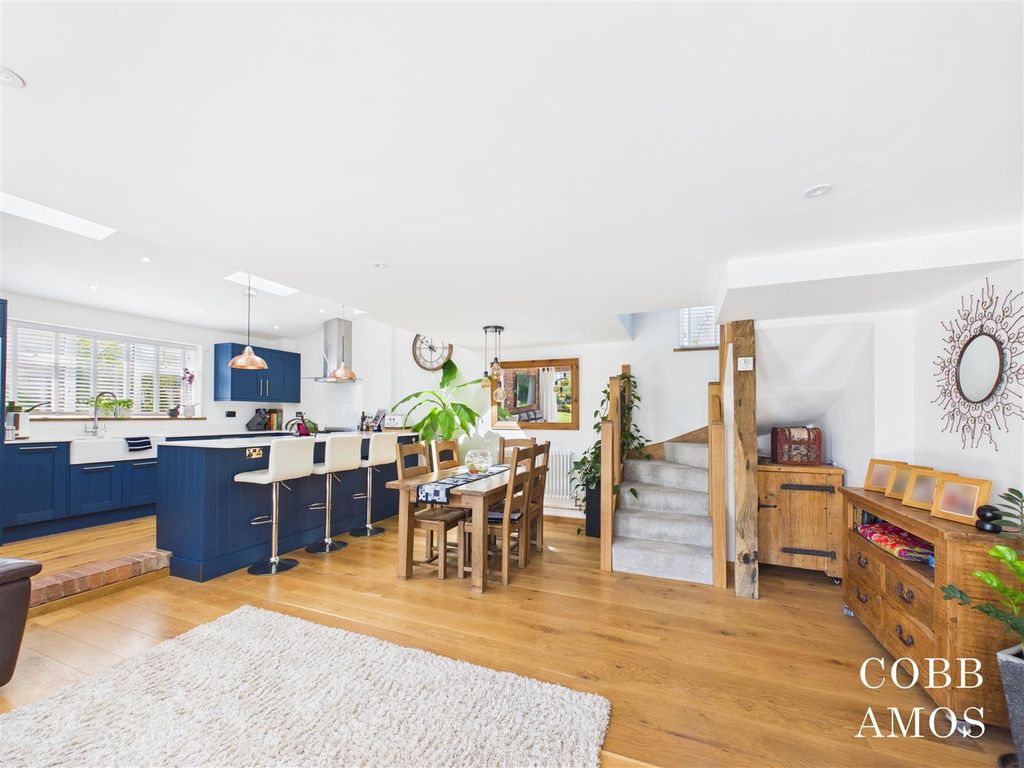 Property photo 2 of 41 Cam03722G0-Pr0099-Still018.Jpg