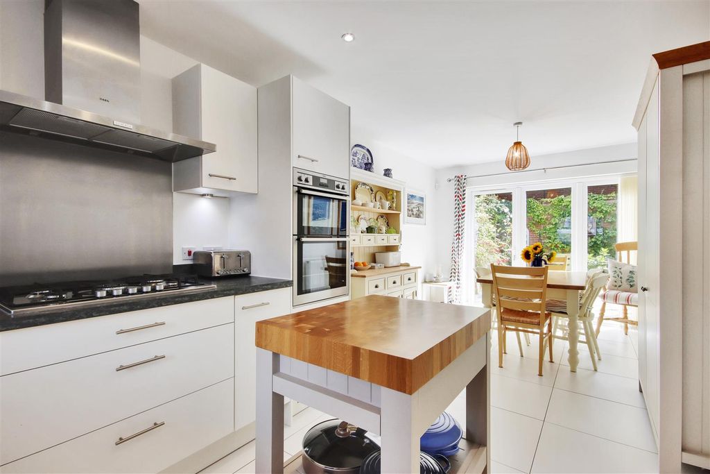 Property photo 2 of 18 38