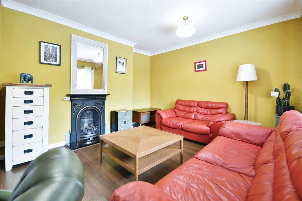 Property photo 1 of 16 Lounge