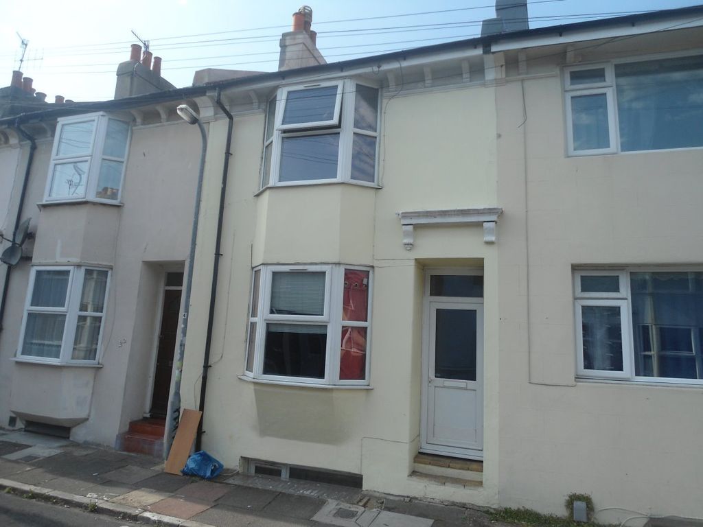 Property photo 1 of 11 4 Bed Furnished Terraced