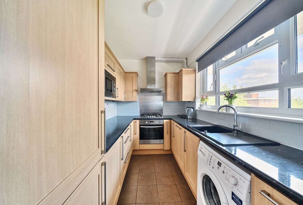 Property photo 2 of 14 11-681c907d9348F-...