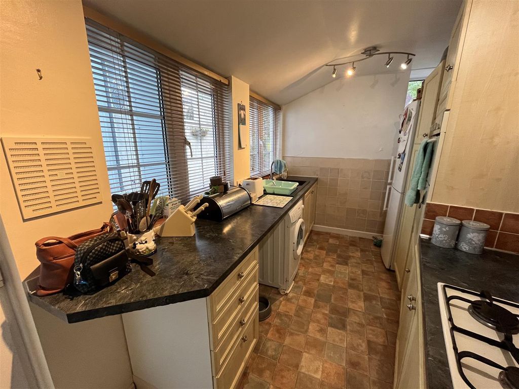 Property photo 3 of 16 Kitchen