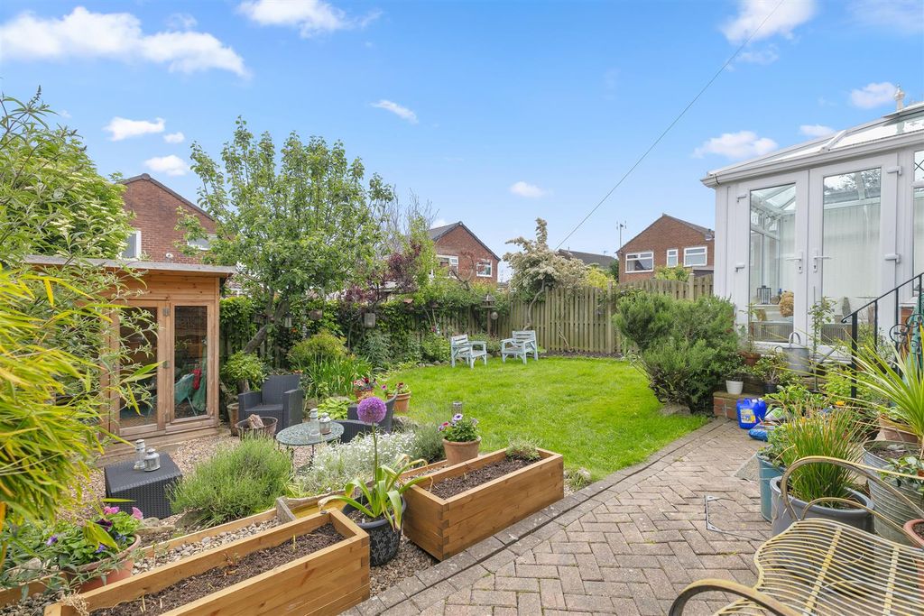 Property photo 2 of 34 Garden