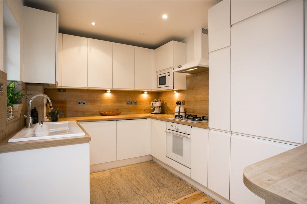 Property photo 2 of 15 Picture No. 14