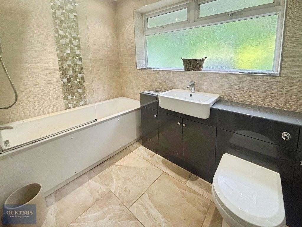 Property photo 3 of 16 Bathroom
