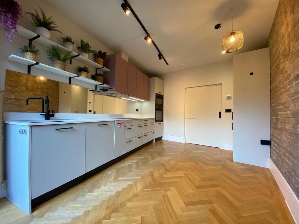 Property photo 2 of 27