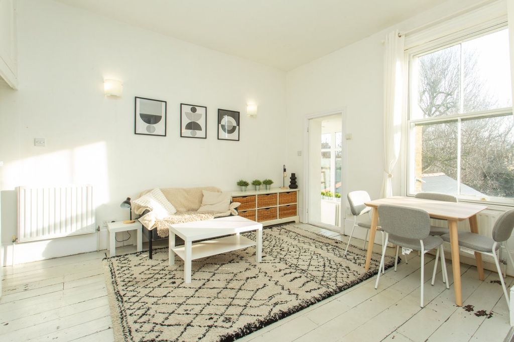 Property photo 3 of 10 Picture 3