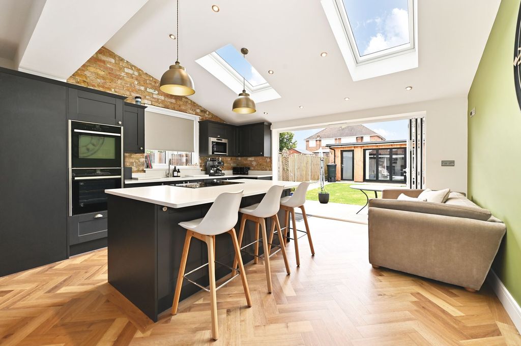 Property photo 3 of 18