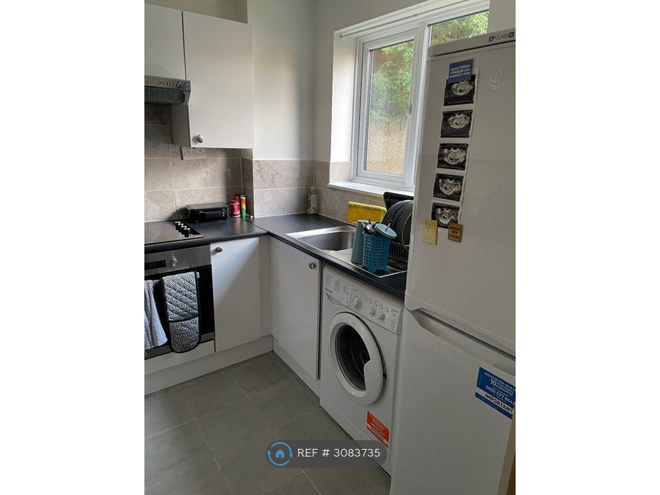 Property photo 3 of 6 Kitchen