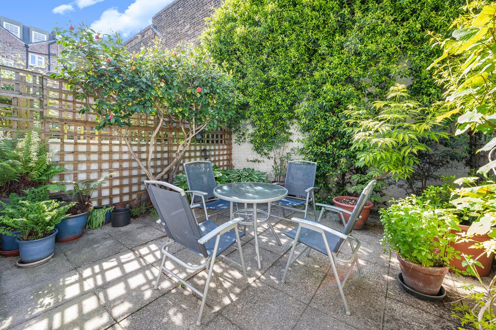 Property photo 2 of 18 Picture No. 15