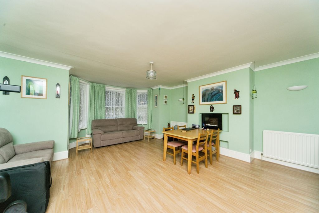 Property photo 1 of 9 Photography