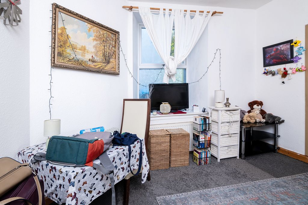 Property photo 3 of 32