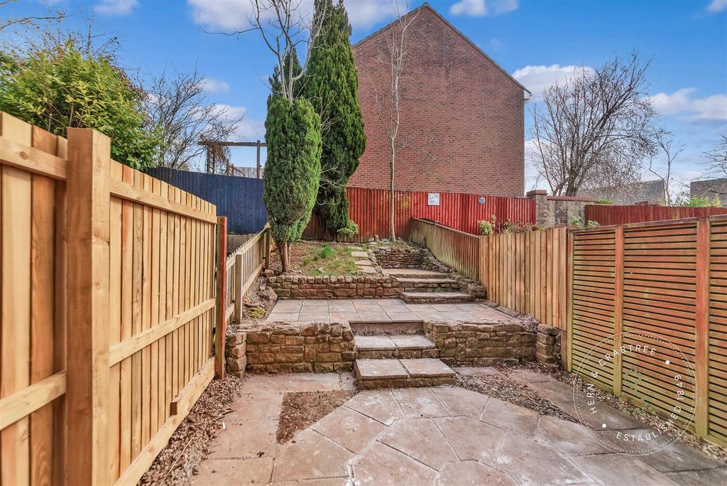 Property photo 2 of 18 Acorn-Grove-12.Jpg
