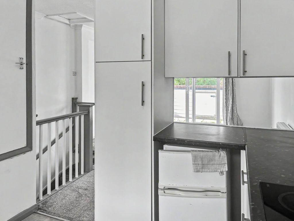 Property photo 3 of 9 Photo 8
