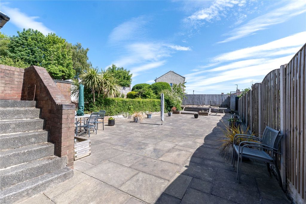 Property photo 2 of 15 Picture No. 12