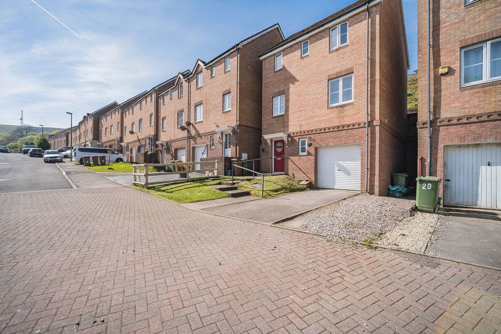 Property photo 3 of 42