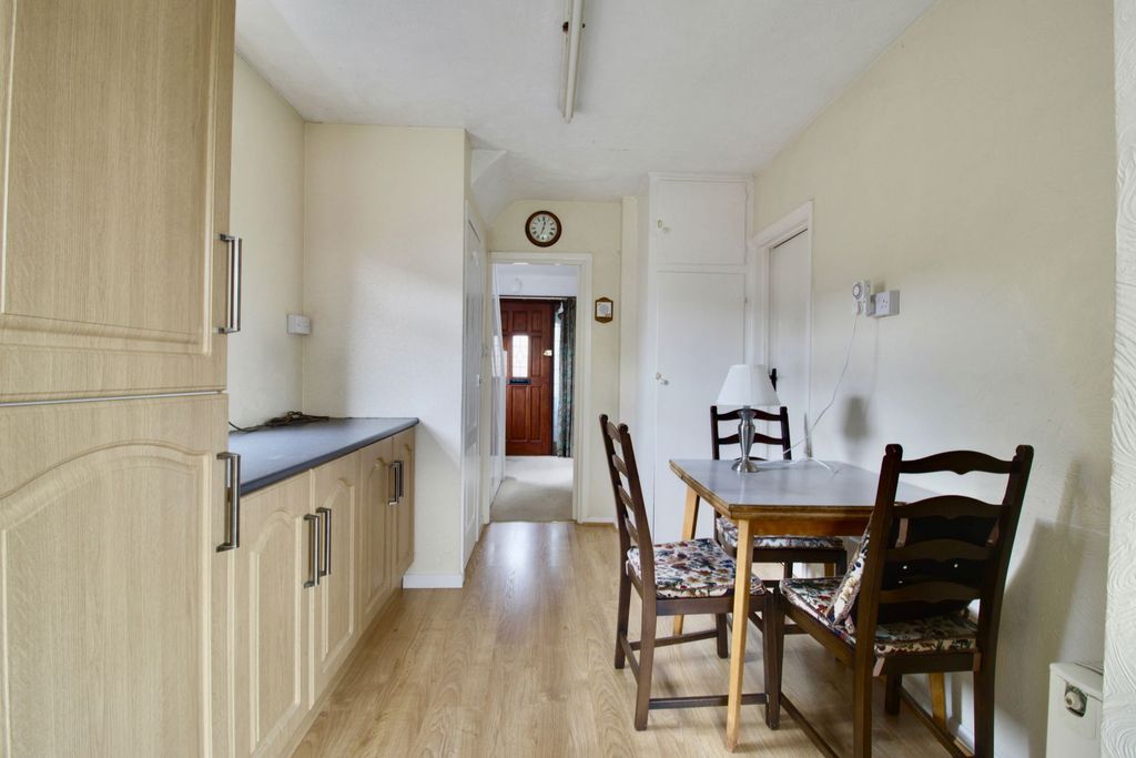 Property photo 2 of 28