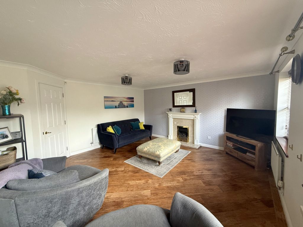 Property photo 3 of 32 Gallery
