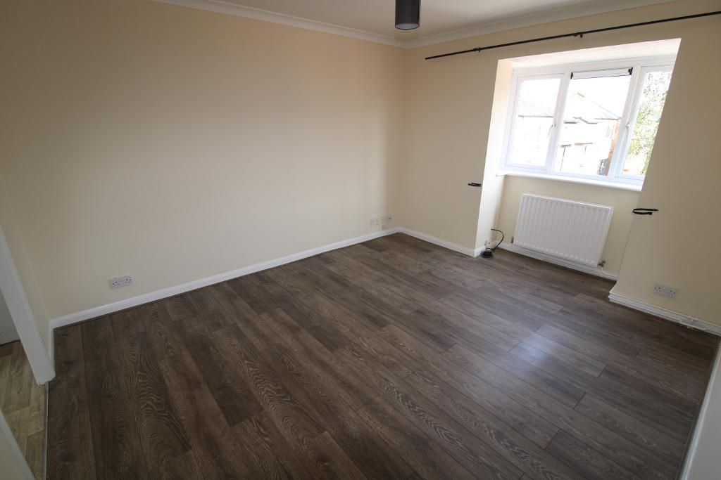 Property photo 3 of 6 Lounge