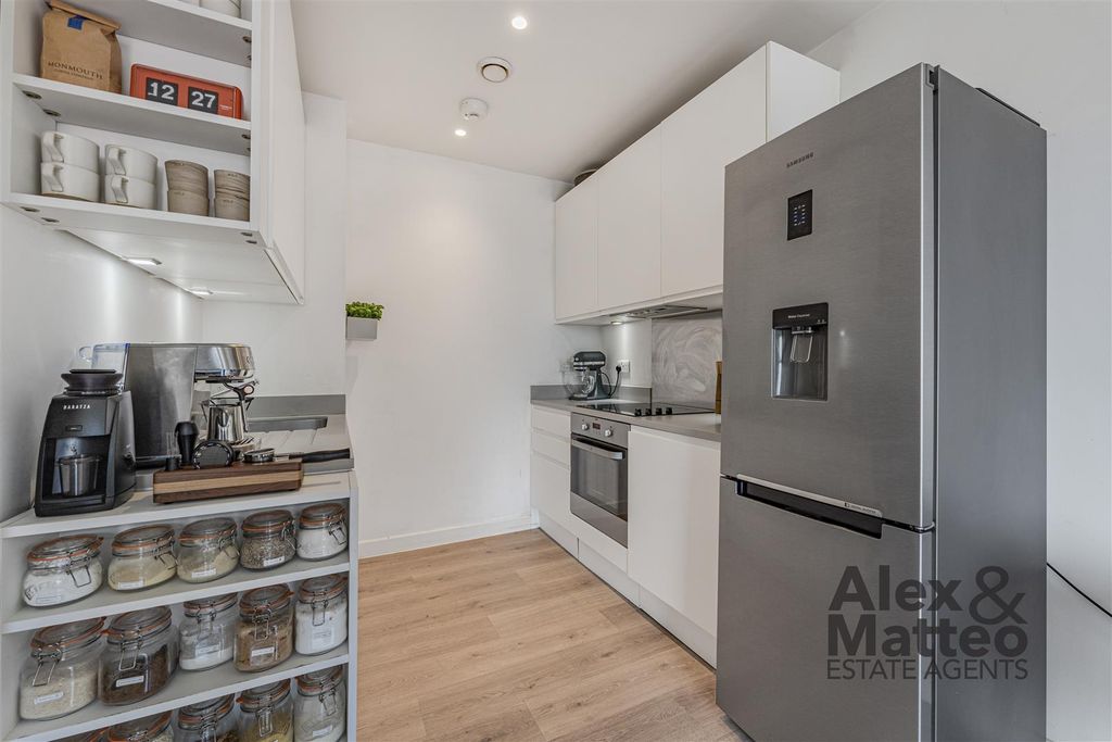 Property photo 2 of 15 Varcoe Road